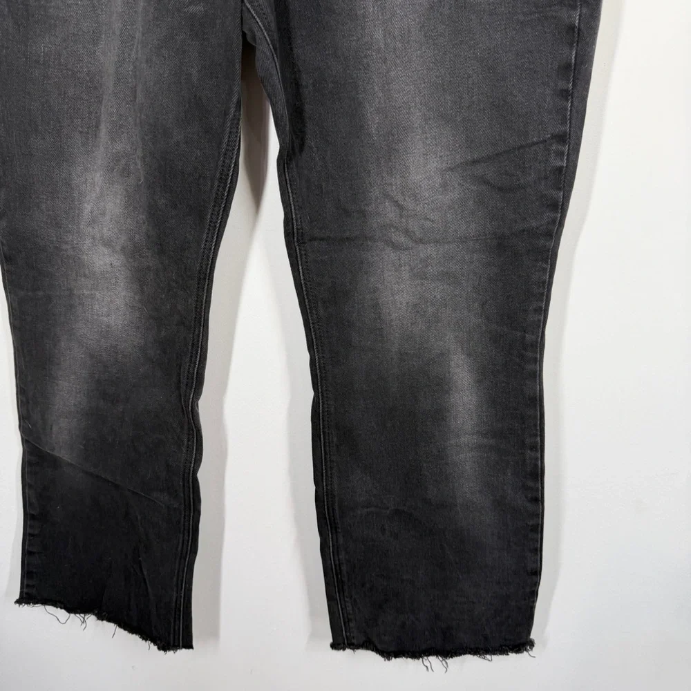 Old Navy High-Waisted Flare Ankle Jeans Size 12 Black Raw Hem - Picture 3 of 7
